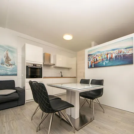 Apartment Mare-8 By Interhome *